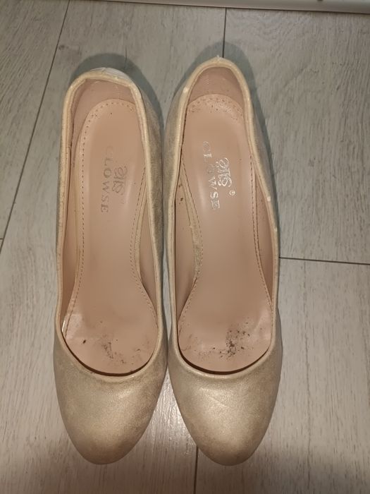 Szpilki damskie złote beżowe