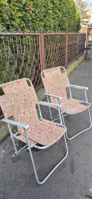 Dwa aluminiowe fotele turystyczne leżaki poręcze  komplet PRL