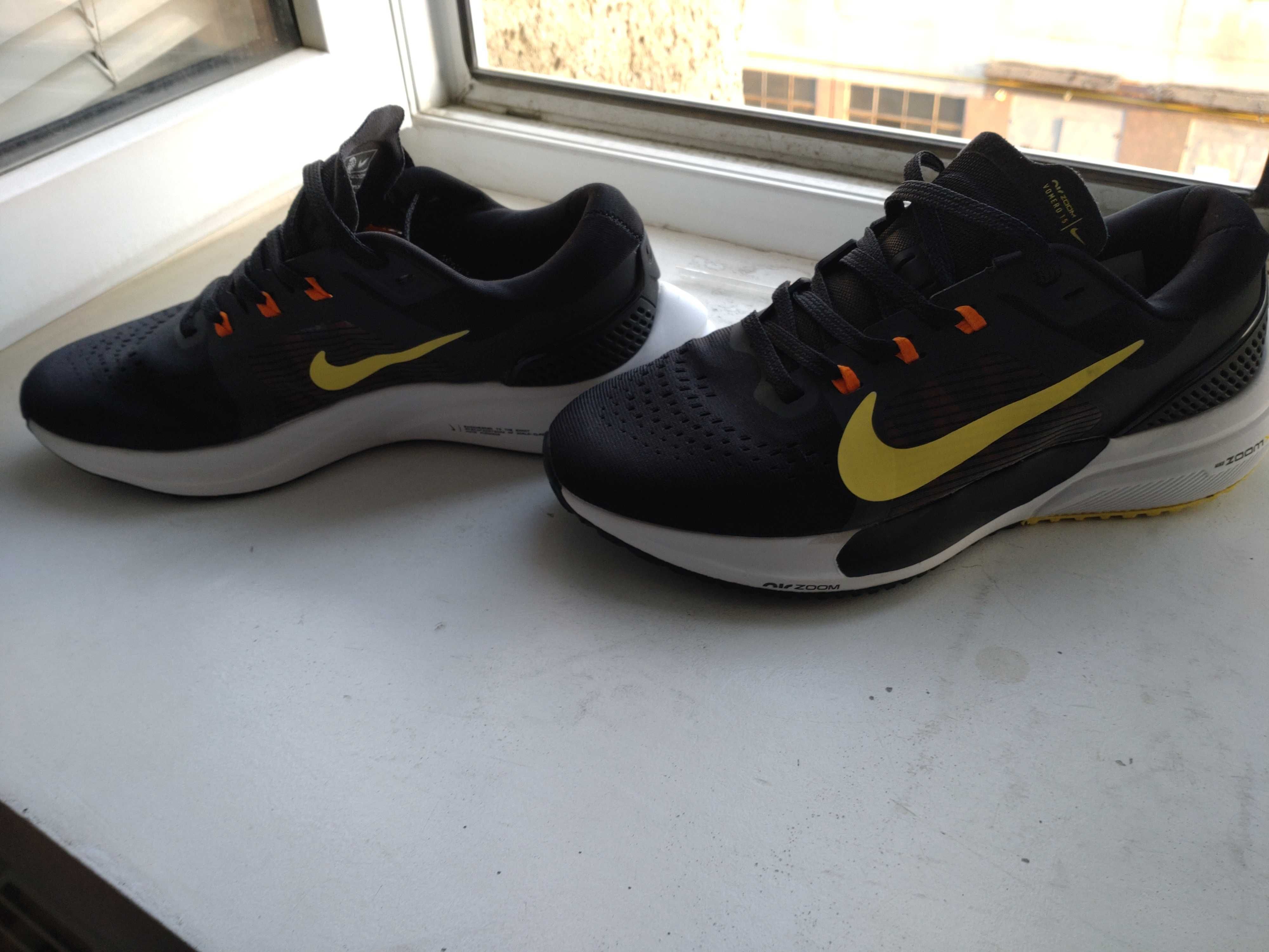 NIKE Air Zoom Vomero 15 Black/Lemon