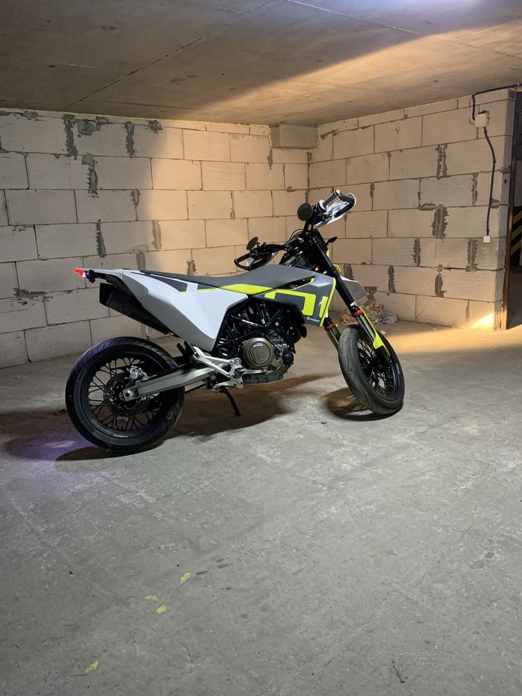 Husqvarna 701 KTM 690