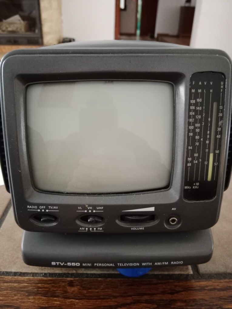Mini telewizor turystyczny