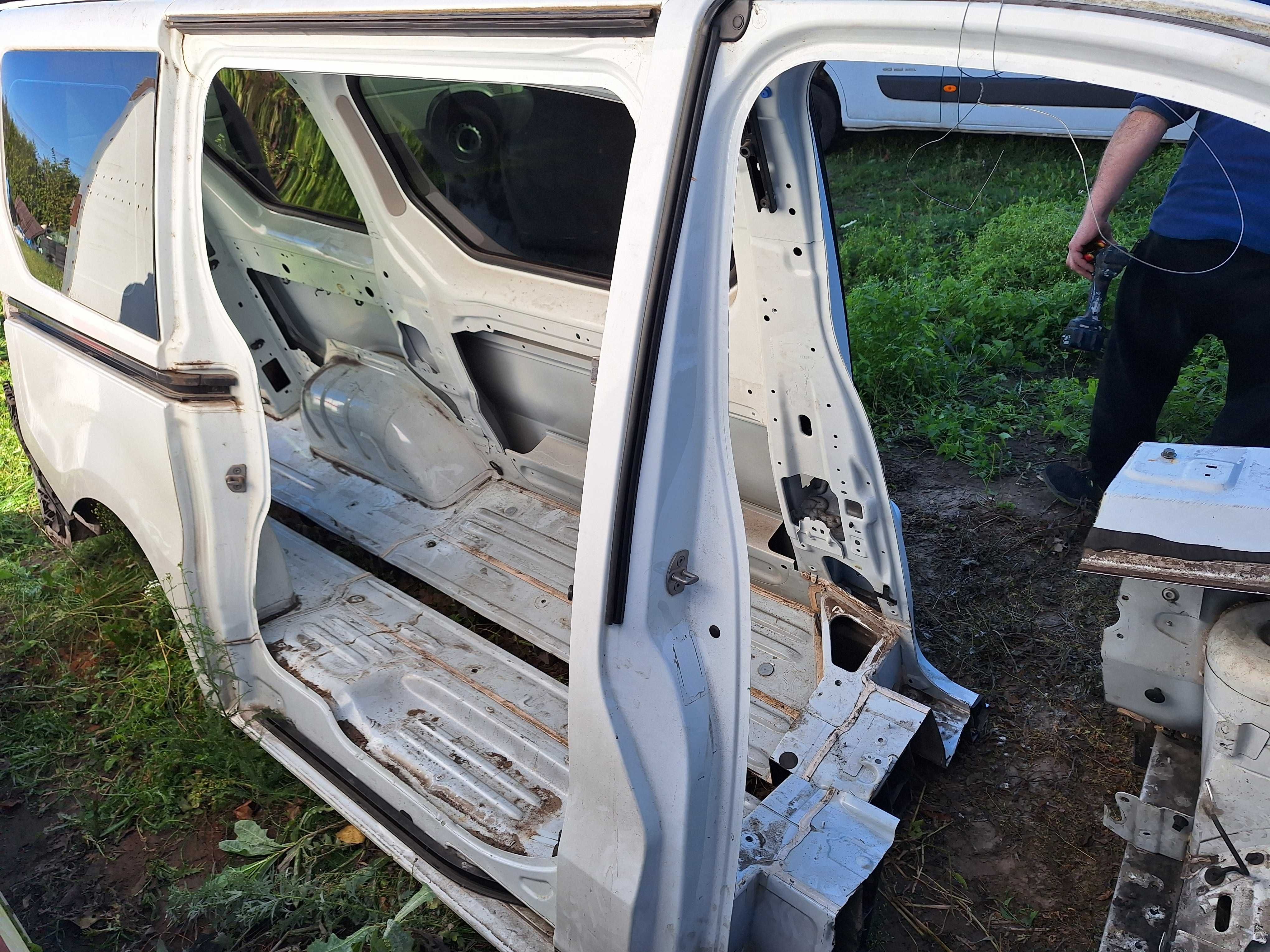 Ćwiartka Prawa Tył Tylna Bok Błotnik L1 Renault Trafic III IV vivaro B