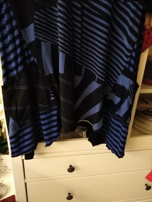 Sukienka w kolorze czarno -szafirowym ,rękaw r. L-XL