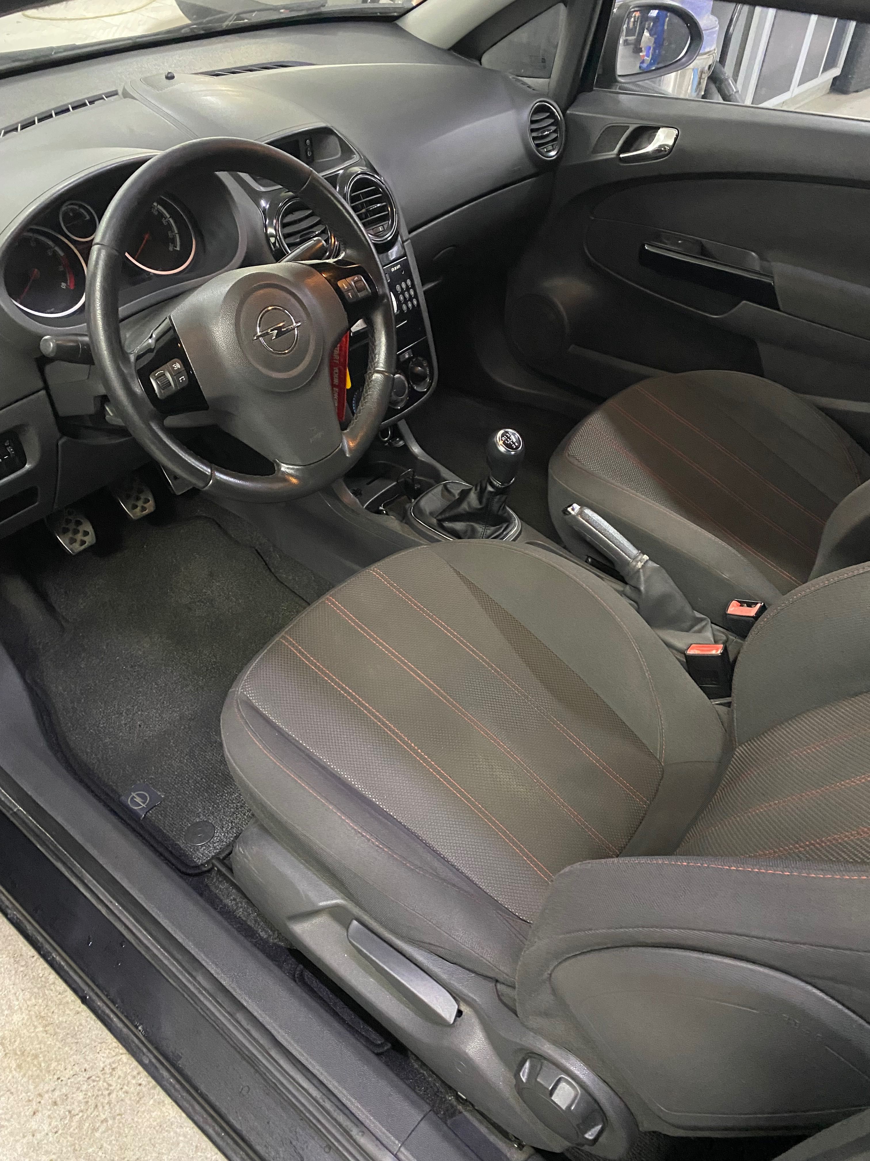 Opel Corsa D 1.2 Black Edition