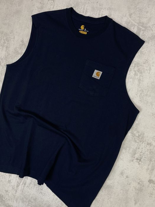 Темно-синя майка carhartt з кишенею та логотипом