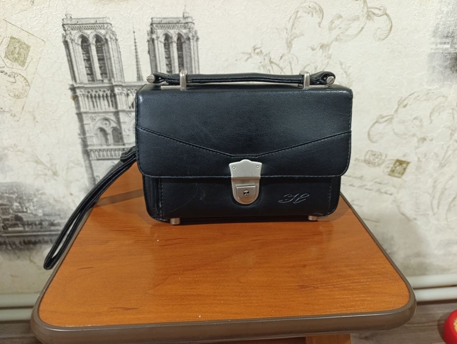 Продам барсетку для документів