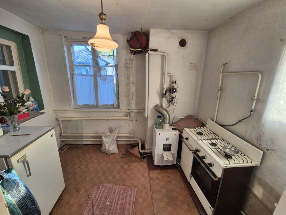 Продам пів Будинку.Школьний 52 кв.м окреме подвірʼя