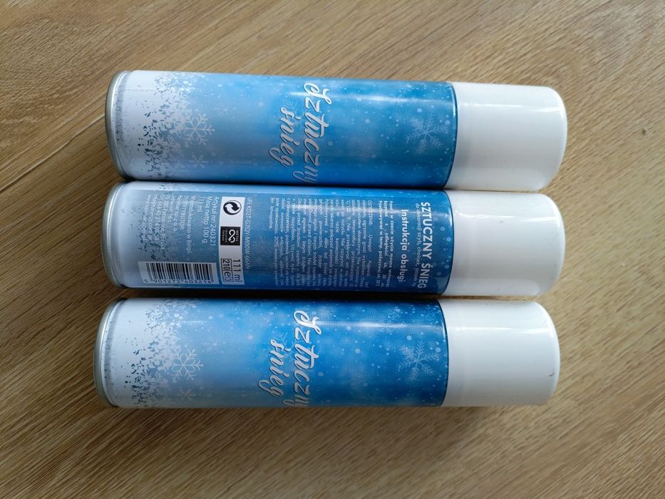 Sztuczny śnieg w sprayu do dekoracji szyb, choinek, szopek itp.