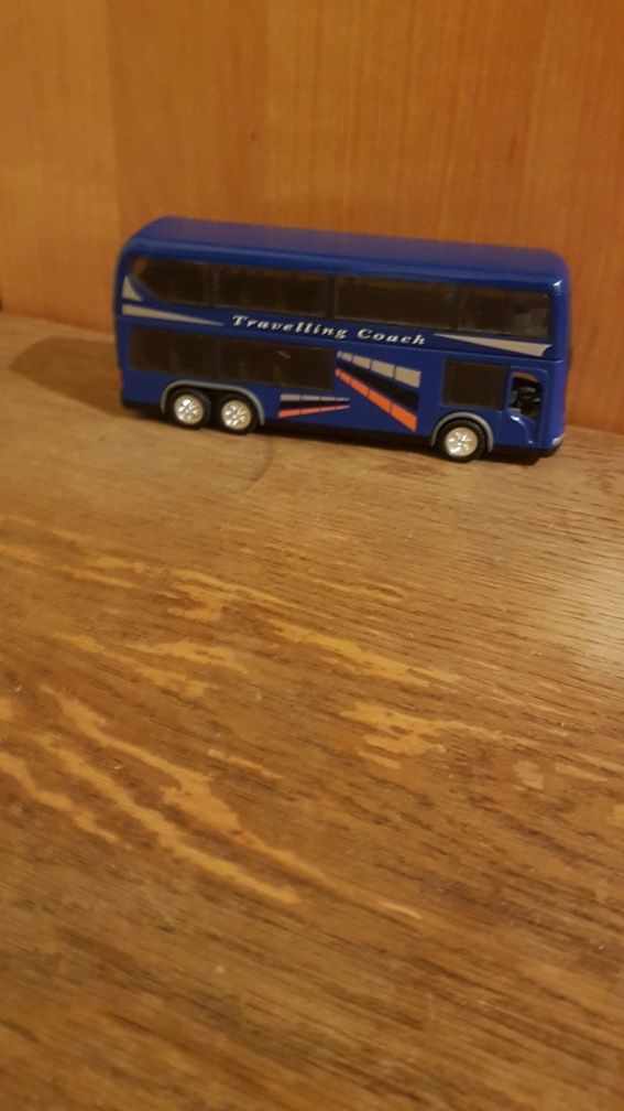 Niebieski autokar