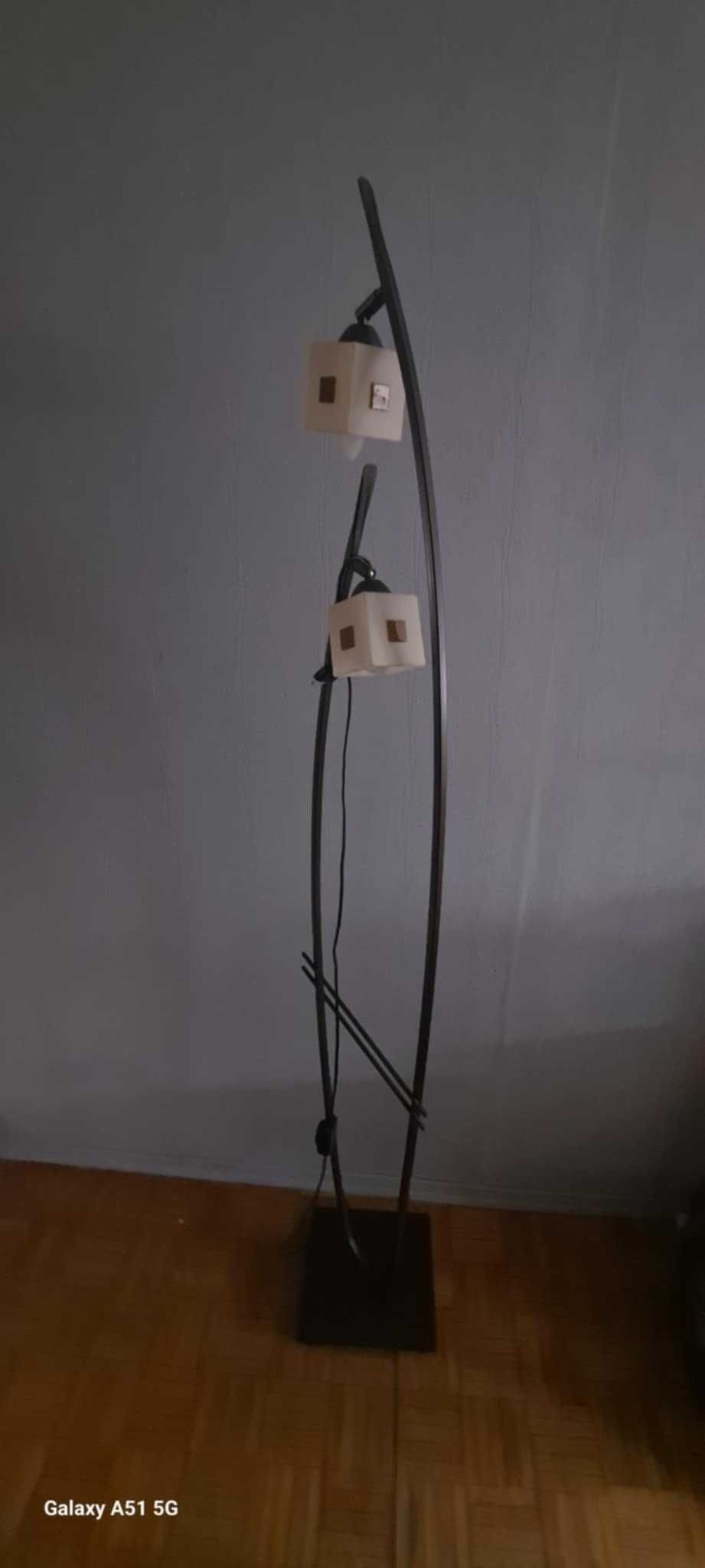 Lampa pokojowa stojąca