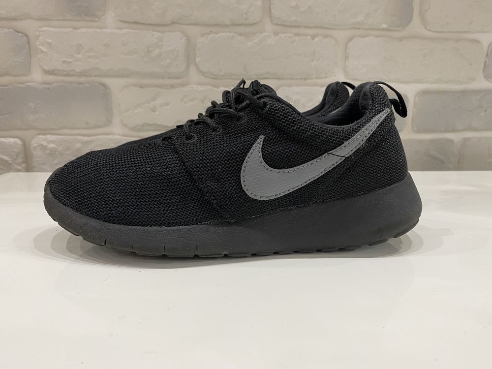 Кроссовки Nike Roshe run 35р