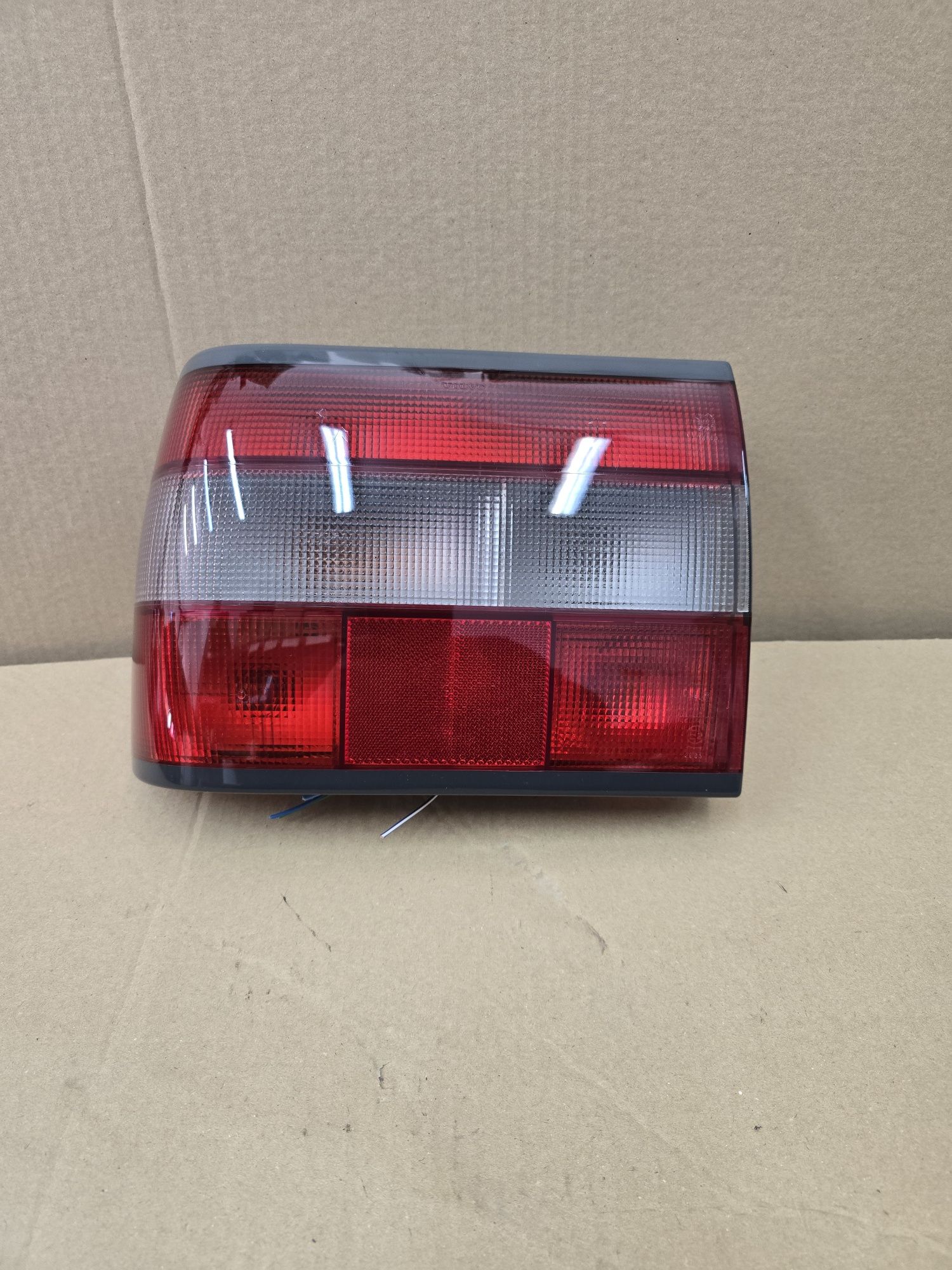 Lampa tylna lewa volvo 850 95 Rok