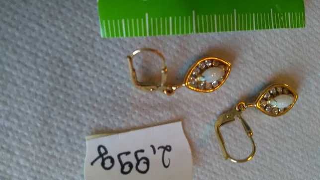 Kolczyki złote z opalem i diamentami w cenie 4200 zł