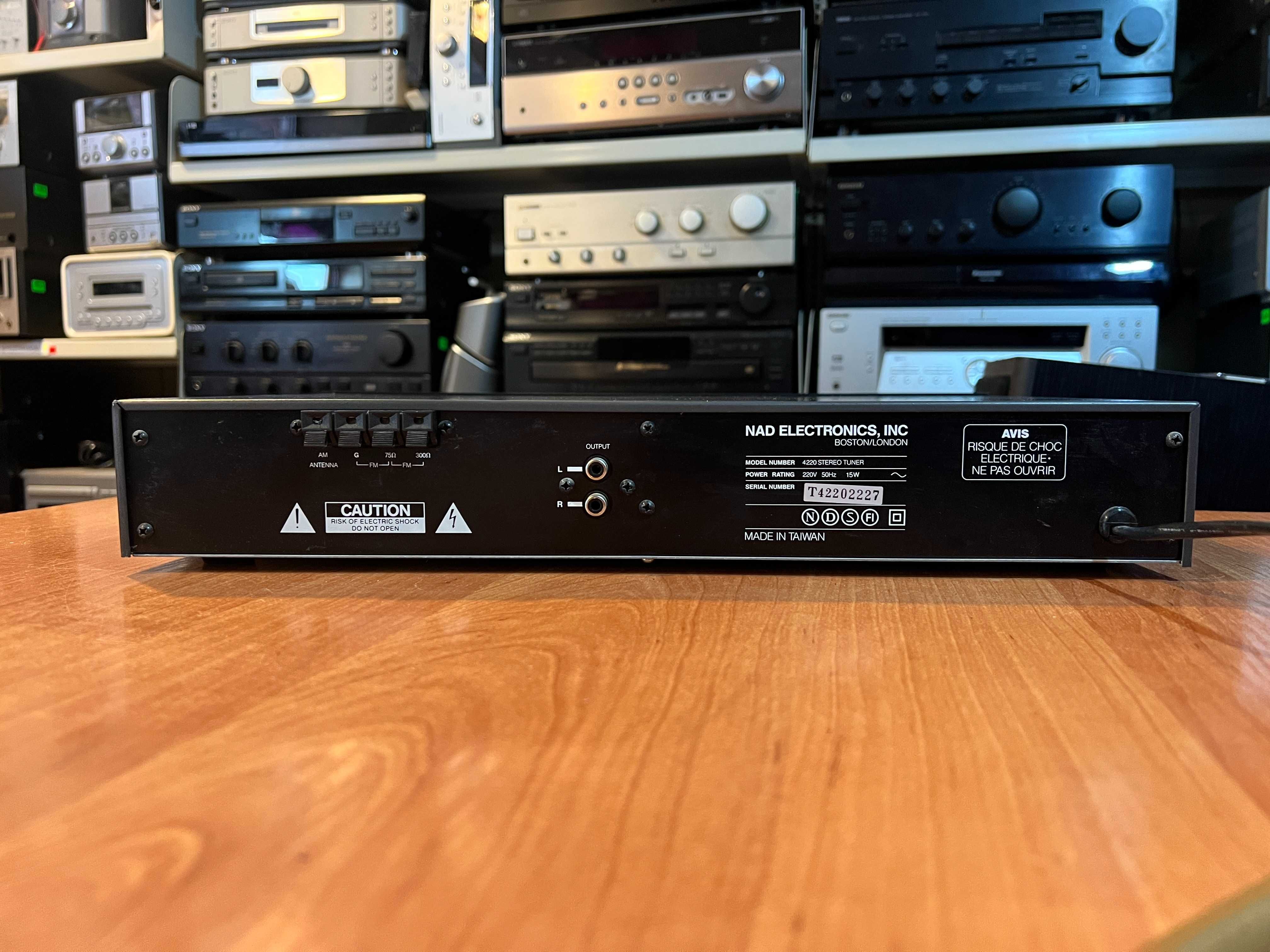 Tuner radiowy NAD 4220 Audio Room