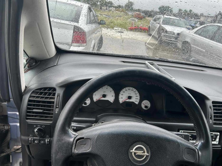 2001 Opel Zafira A 1.8 Z151 / Na części