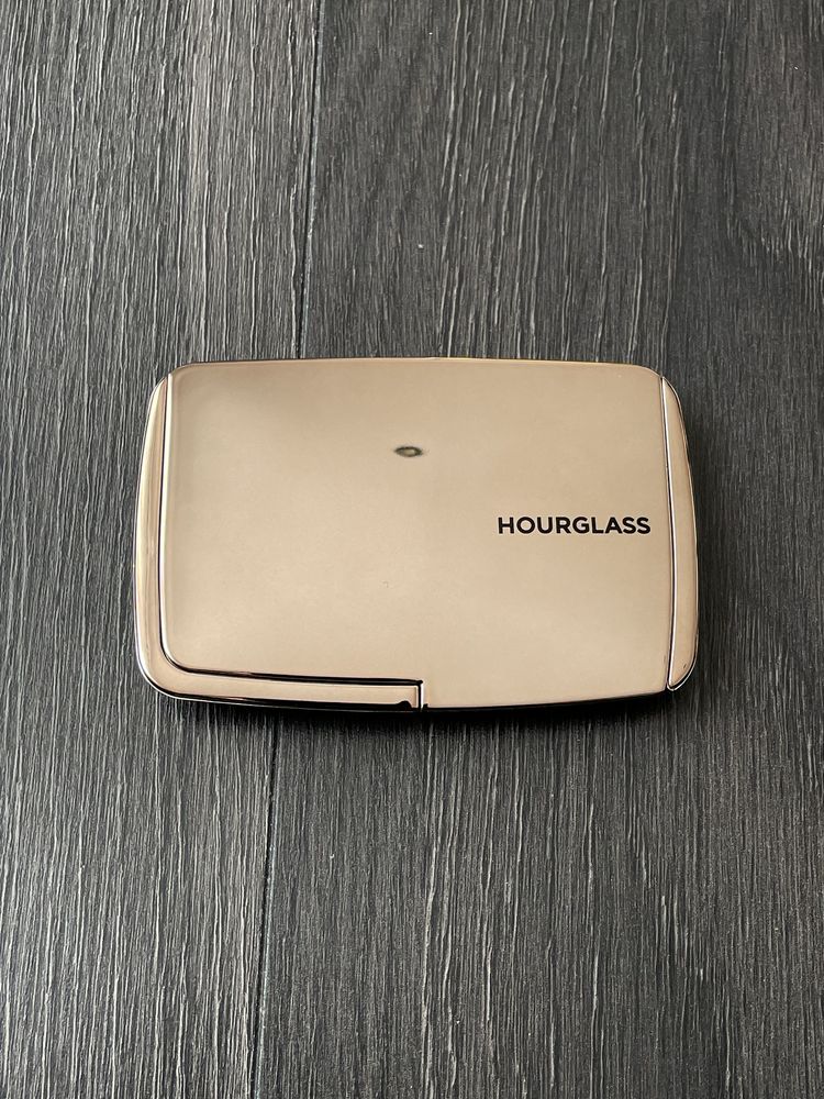 Puder Hourglass Vanish Airbrush Pressed Powder - Translucent Medium