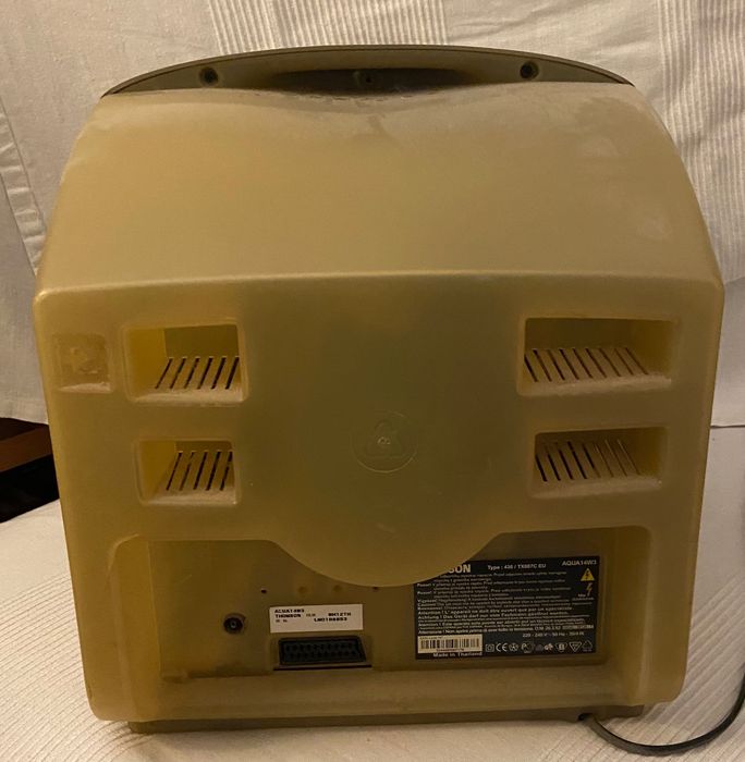 Televisão Thomson transparente