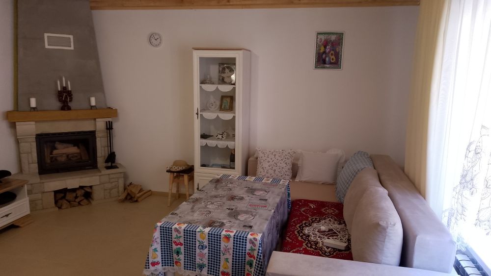 Здається подобово будинок в Шаян