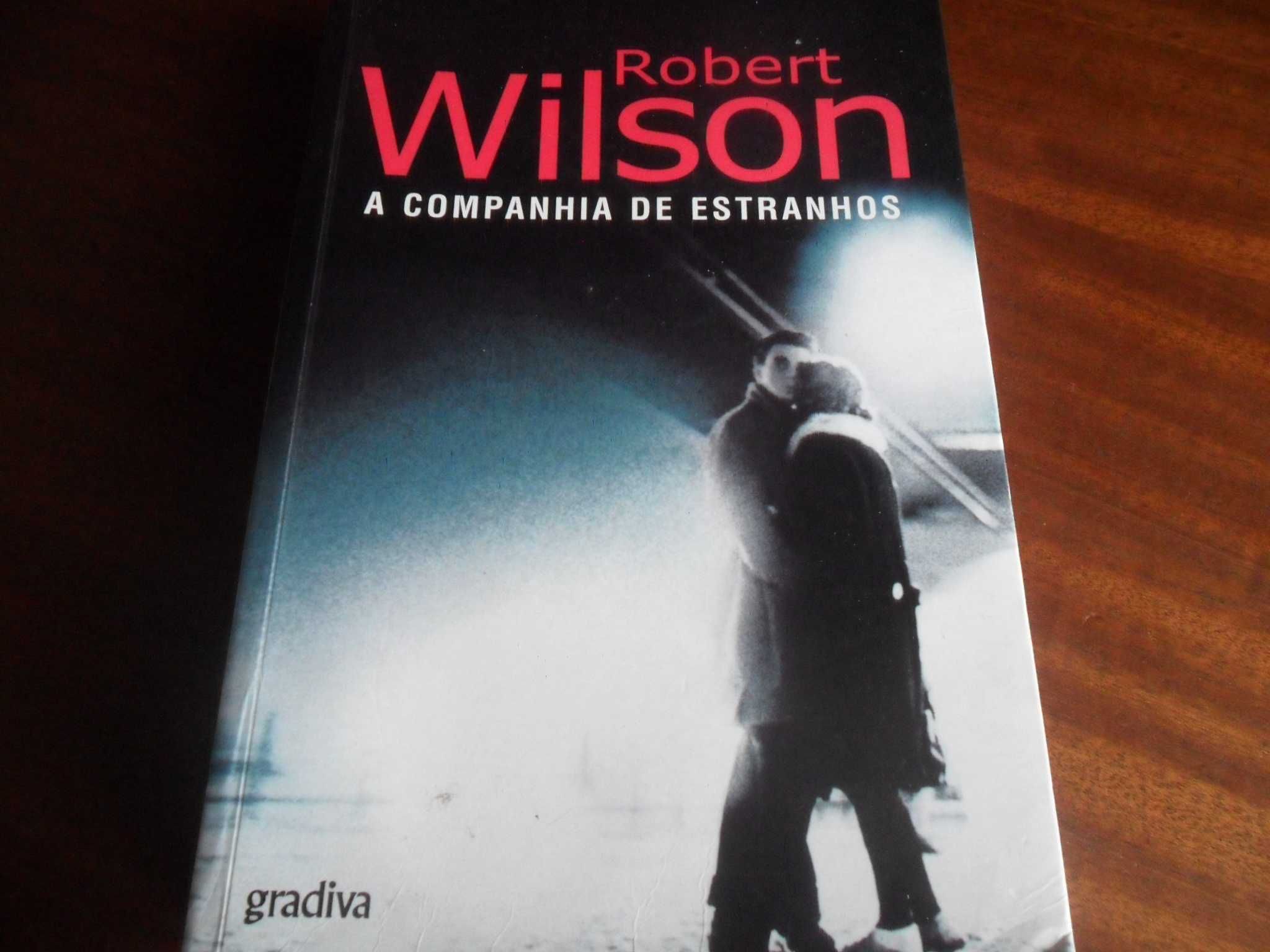 "A Companhia de Estranhos" de Robert Wilson - 1ª Edição de 2001