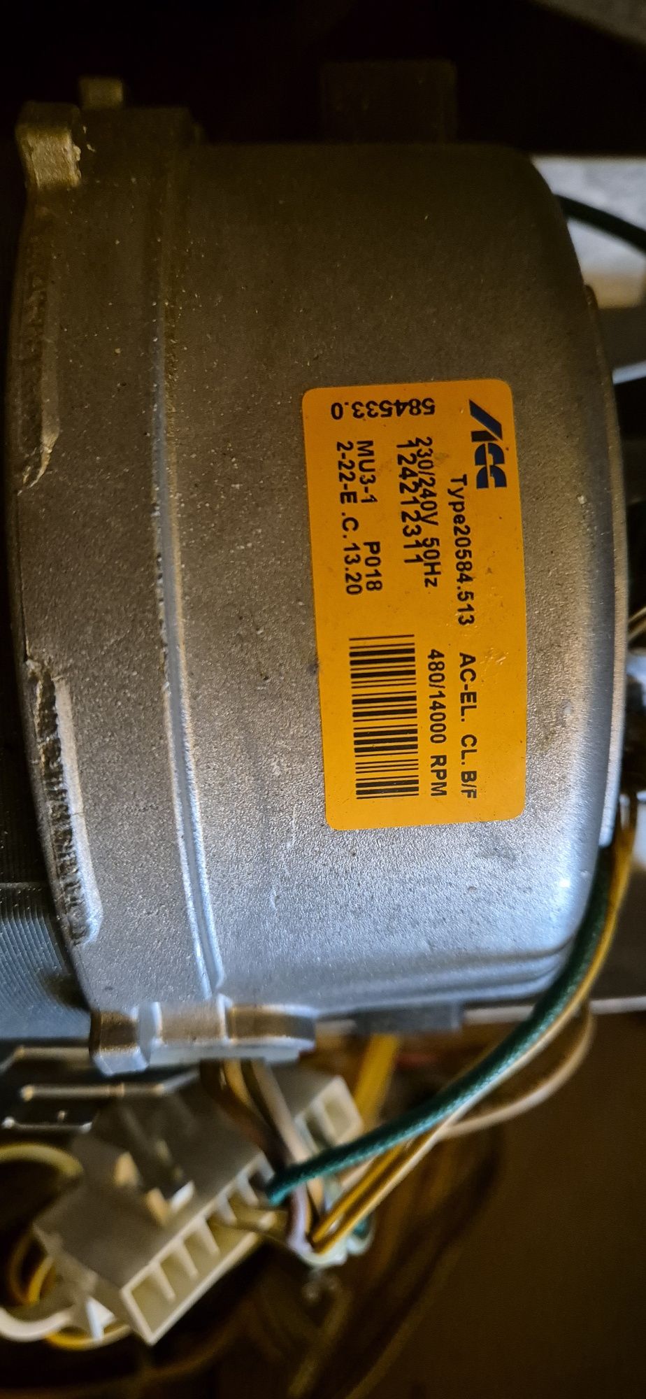 Silnik typ 20584.513 do pralki Eco Valve model EWF12670W typ HP942421