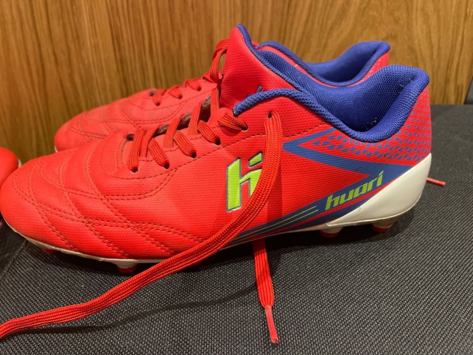 Buty do gry w piłkę nożną- korki w rozmiarze 40