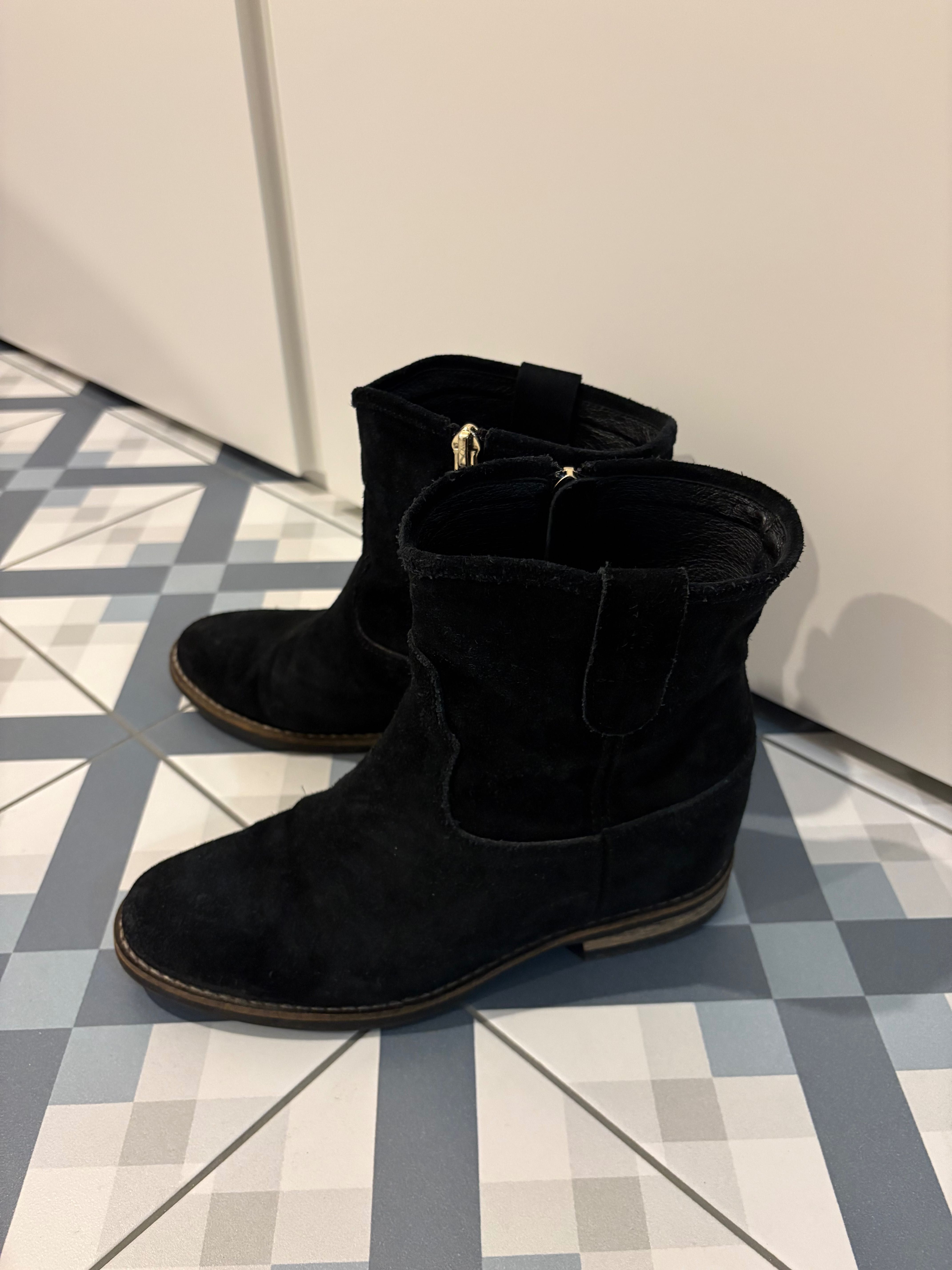 Czarne zamszowe buty Carinii r 36