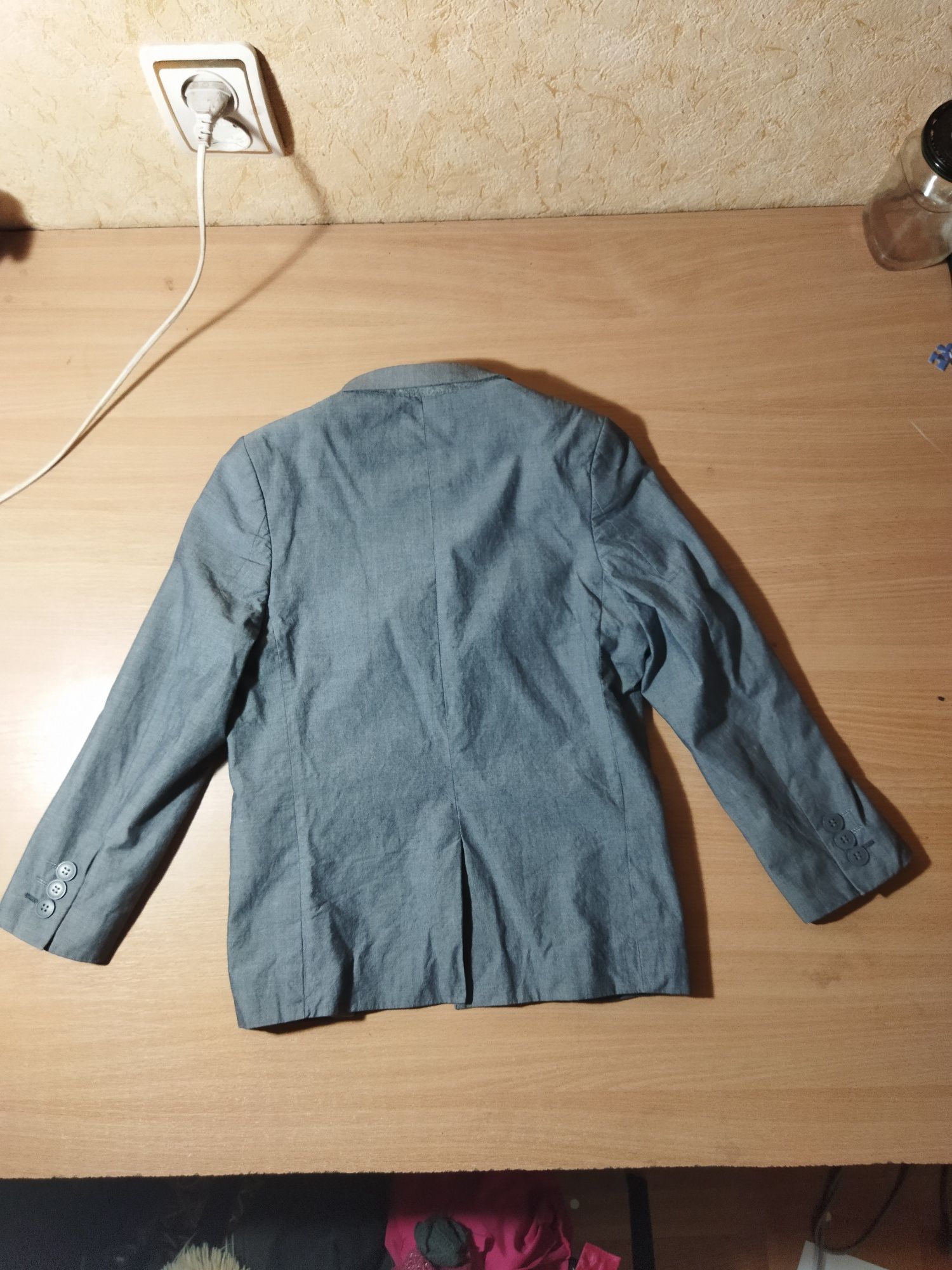 Фирменный пиджак NEXT на мальчика на рост 122 см.
