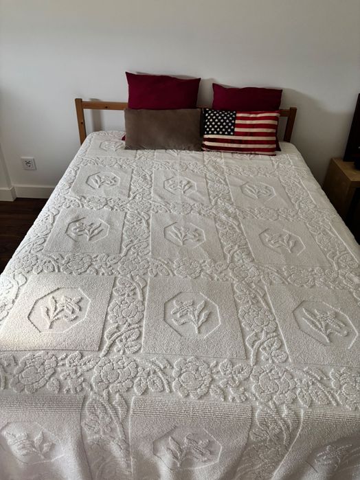 Cama TARVA
Estrutura de cama pinho, 140x200 IKEA, estrado e colchão