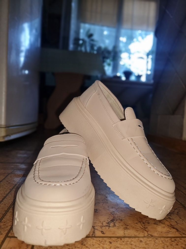 Продам лофери ,розмір 38