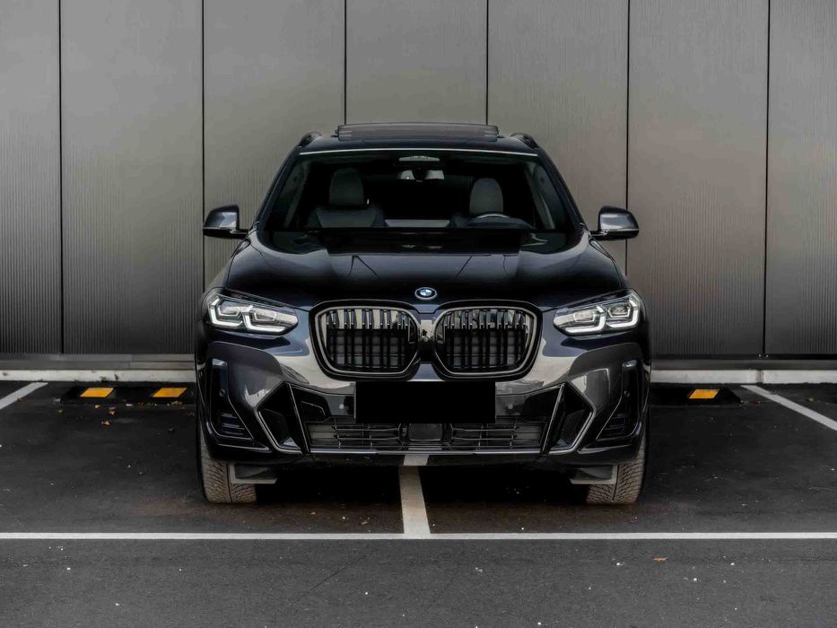 BMW iX3      2023
