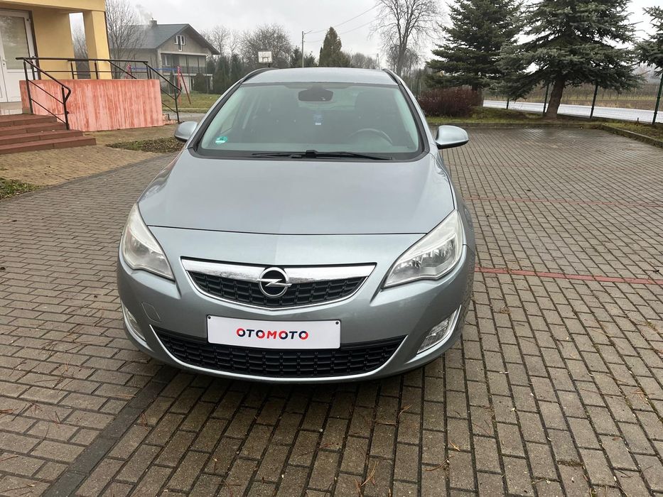 Opel Astra J 1.4 turbo 140 KM 2011