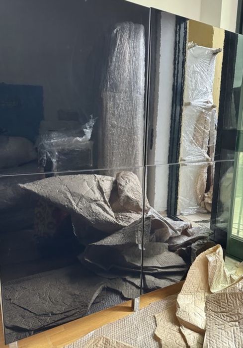 Móvel Preto com 4 portas