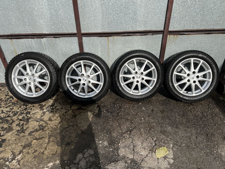 Продам комплект колес,Yokohama 205/55/16,зима