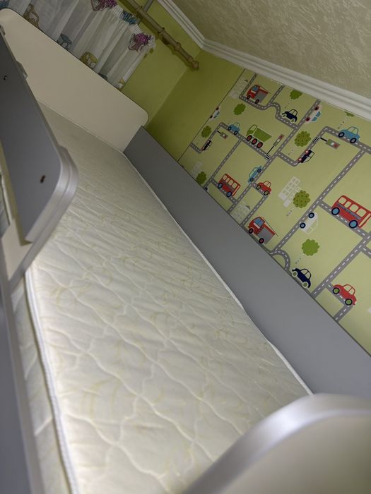 Продам дитяче двоповерхове ліжко, з шафою та навчальним столиком