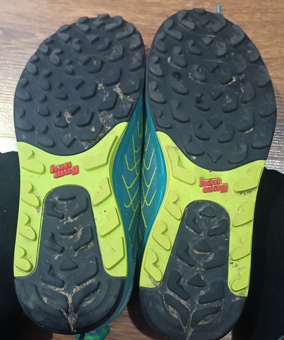 Жіночі спортивні кросівки