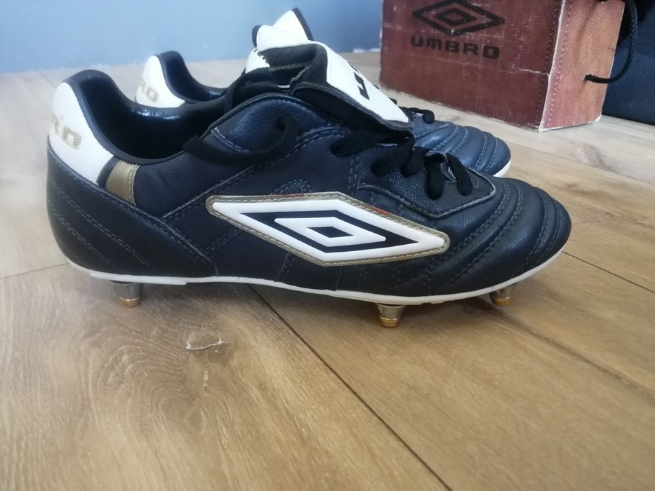 Korki piłkarskie UMBRO wkręty rozm. 41,5