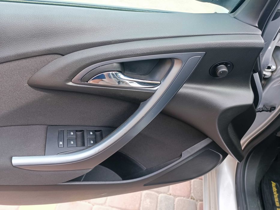 Opel Astra J 1,6л дизель 2014р. Не бита!