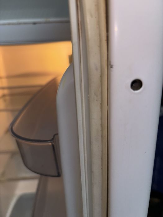 Холодильник 2-х камерный .