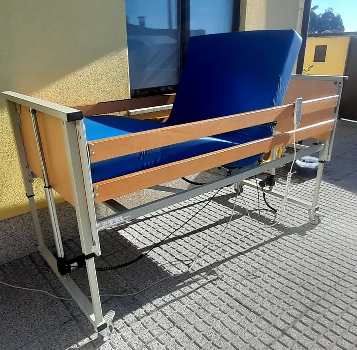 Cama articulada elétrica e elevatória hospitalar Orthus