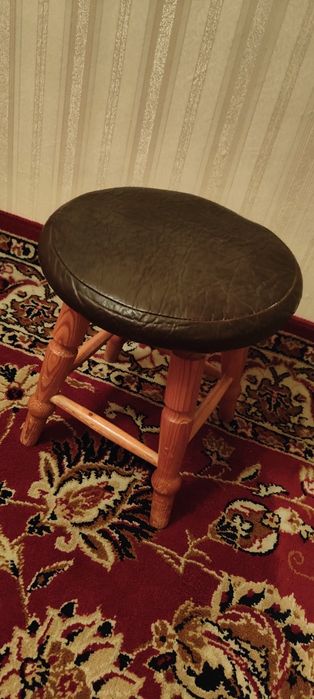 Taboret niski tapicerowany