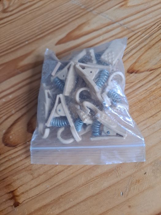 Żabki do firan plastikowe