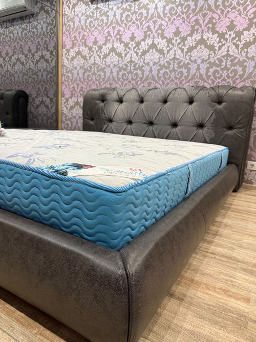 Двоспальна кровать б/у ліжко