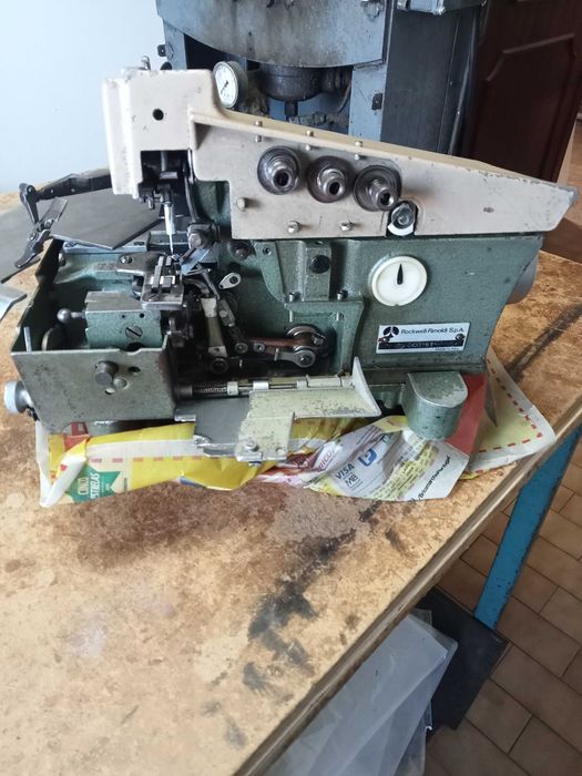 Máquina de costura rimoldi