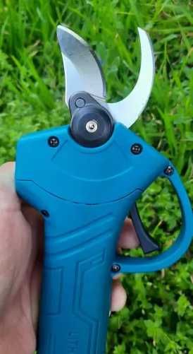 Акумуляторний садовий секатор 24V + 2 акумулятори Сучкоріз