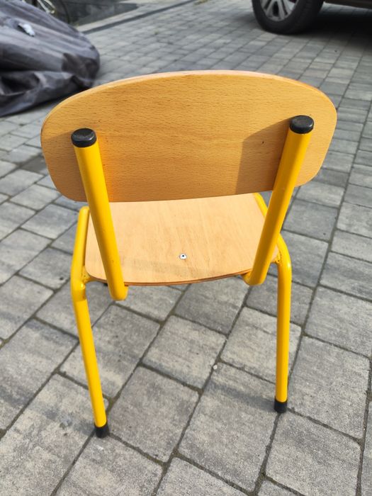 Krzesła przedszkolne Karolek 2, plus gratisy.