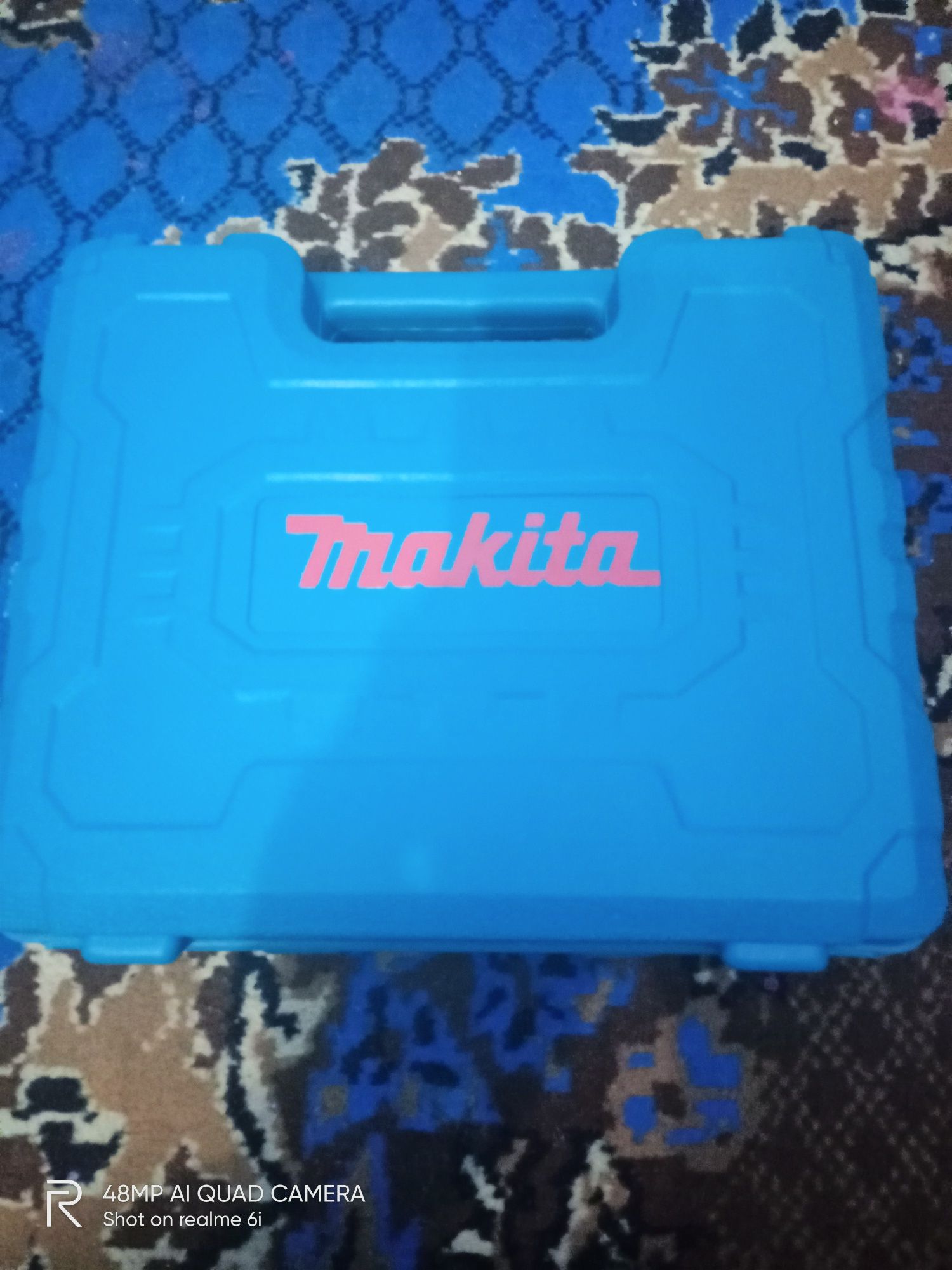 Продам шуруповерт makita