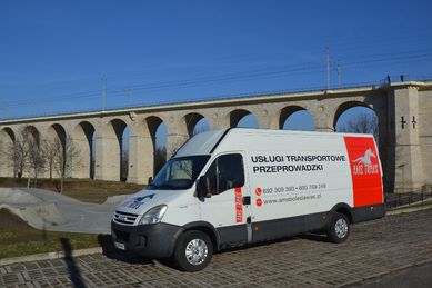 Usługi transportowe,przeprowadzki,pudelka,pojemniki