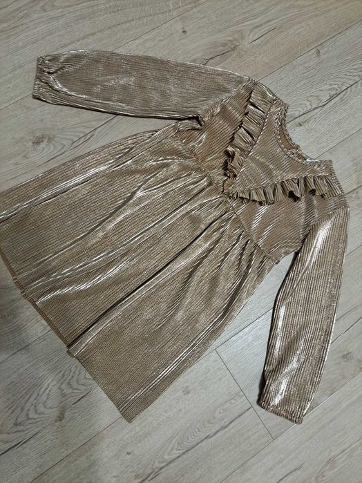 Sukienka w rozmiarze 116, złota