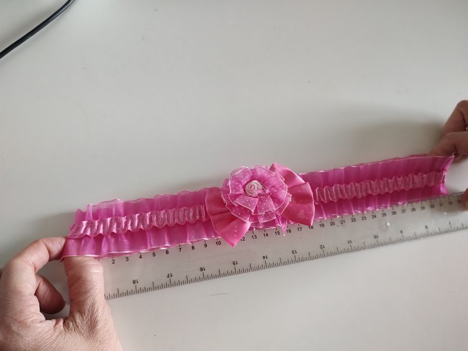 Śliczna różowa opaska na gumce dla księżniczki