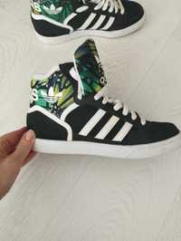 Adidas czarne sneakersy z zielonym printem r. 37 1/3